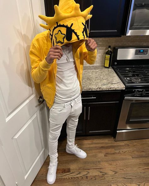 Glo Gang Hoodie Outfit, Air Jordan Outfits Men, Glo Gang Hoodie, Yellow Jacket Outfit, Drip Fashion, Glo Gang, Air Jordan Outfit, Star Hoodie, Black Men Fashion Urban