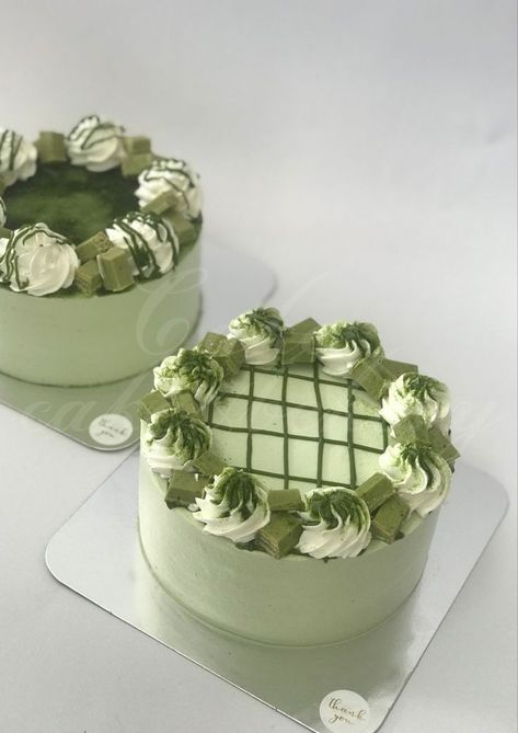 Matcha Cake Aesthetic Korean, Matcha Cake Decoration, Hampers Idea, Eid Hampers, Buffet Dessert, Korean Dessert, Matcha Cake, Simple Cake Designs, Coffee Instagram