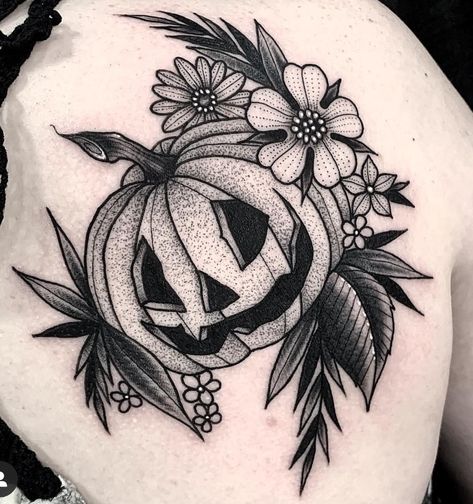 Cute Pumpkin Tattoo, Halloween Pumpkin Tattoo, Halloween Games Online, Pumpkin Tattoo, Halloween Film, Creepy Halloween Decorations, Inspiration Tattoo, Tattoos Geometric, Halloween Tattoo