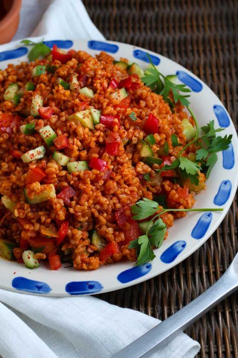 Bulgur Wheat Recipes, Wheat Salad, Bulgur Recipes, Turkish Salad, Turkish Kebab, Cypriot Food, Bulgar Wheat, Salad For Dinner, Bulgur Wheat