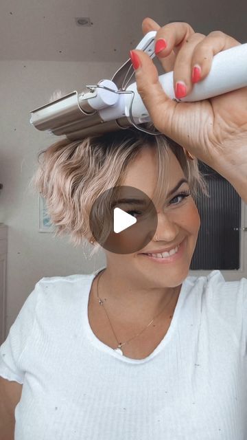 Salirasa - Short Hair Styles | Pixiecut | Undercut | First time trying a wave iron (22mm) #salirasa #shorthair #hairvideo #meucabelocurto #pixiecut #undercut | Instagram Undercut Hairstyles For Curly Hair, Crimped Pixie Hair, Mini Curling Iron For Short Hair, How To Use Pomade On Short Hair, Feminine Undercut Short Hair, Roller Set Pixie Short Hair, Undercut Shaggy Bob, Messy Short Hair Tutorial, Style Shirt Hair