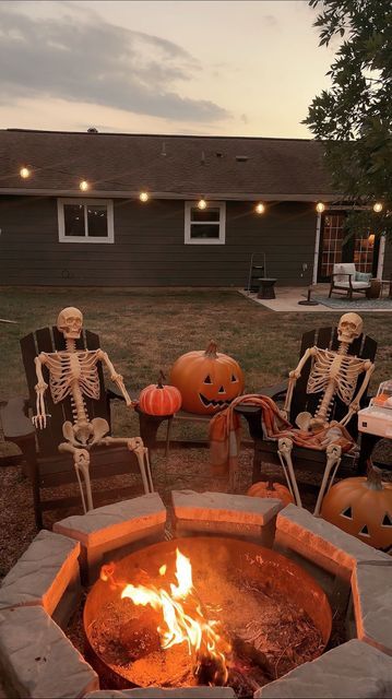 Bonnie Barton on Instagram: "Fall bucket list: spooky bonfire 👻🎃 This ornanizer is literally sooo perfect for S’mores nights. Comment TREATS to get this snack holder sent to your DMs! 🍂🪵🍫 It’s such a game changer being able to bring all the s’mores treats right to the fire pit. 

So excited for more campfire nights at the new house this Fall! 

#halloweenvibes #spookyseason #halloweenaesthetic #halloweenmood #smores #spookyvibes #halloweenishere" Spooky Smores, Smores Fire Pit, Halloween Fire Pit, Bonfire Snacks, Snack Holder, Snack Holders, Fall Bucket List, New House, Thanksgiving Dinner