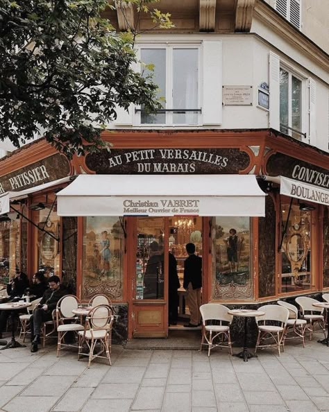 French Bistro Exterior, French Cafe Aesthetic Interior, Bistro Exterior, Parisian Cafe Interior, Tea Store Design, French Coffee Shop, Secret Paris, Cafe Exterior, Paris Bistro