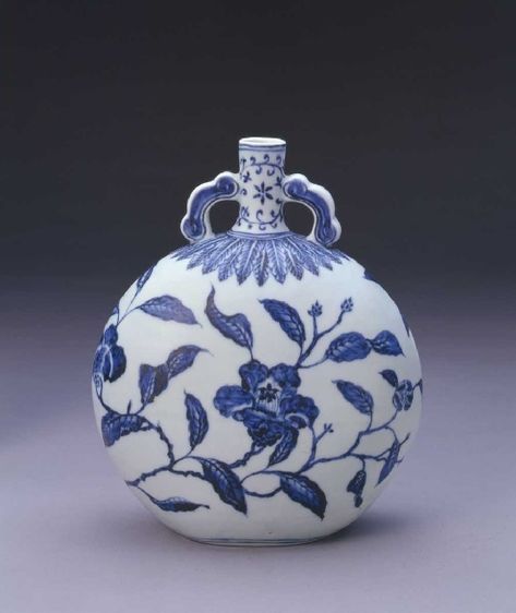 Ming Dynasty | Chinese Ceramics | China Online Museum Summer Henna, Chinese Vases, Yuan Dynasty, Chinoiserie Blue, White Decoration, Blue White Decor, Blue White Porcelain, Chinese Vase, Chinese Pottery