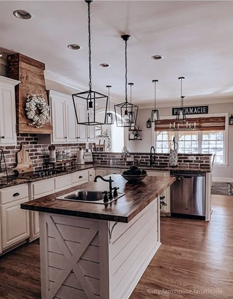 Dapur Rustic, Model Dapur, Barn Style House Plans, Casa Country, Farmhouse Kitchen Design, Rustic Farmhouse Kitchen, Barn Style House, Kitchen Redo, Farmhouse Style House