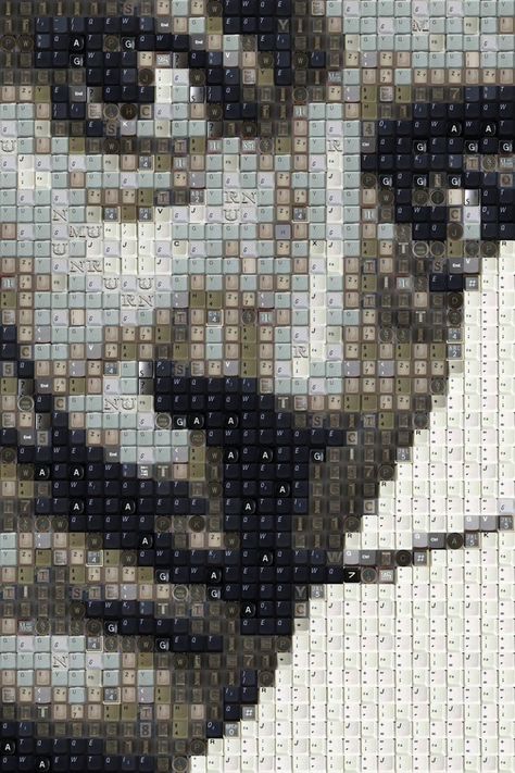 Remarkable Pixelated Portraits Made of Computer Keys by Guy Whitby, aka WorkByKnight (WBK) Computer Keys, Keyboard Wallpaper, Mosaic Portrait, Frida Art, Upcycled Art, Computer Art, Lego Art, Recycled Art, Radiohead