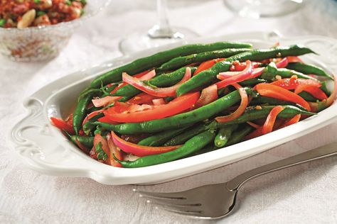 These Peruvian green beans are inspired by saltado - a dish that's typically seasoned with vinegar, soy sauce, garlic, and cumin. Vegan, gluten-free option. Green Bean Recipes Healthy, Go Dairy Free, Onions And Tomatoes, Peruvian Dishes, Green Beans Recipe, Dairy Free Diet, Peruvian Recipes, Beans Recipe, Green Bean Recipes