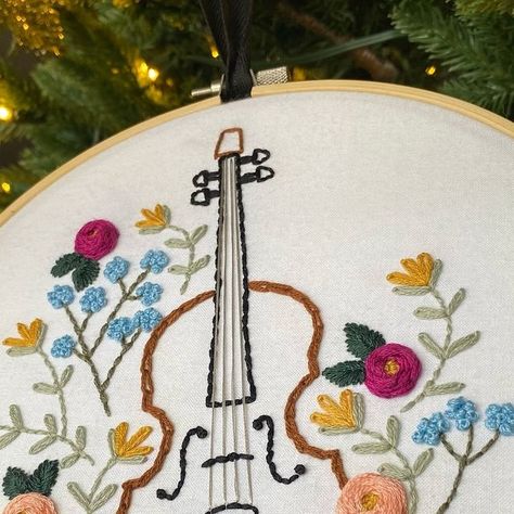 thistlesandrainbows on Instagram: "A special handmade gift for the most special orchestra teacher who has invested so much into my girl for the past 4.5 years 🤍 #handmade #handembroidered #embroideredgifts #embroideryart #embroideredflowers #embroidery #floralembroidery #violinart #teachergift #giftforteacher #handmadegift" Embroidery Teacher Gifts, Violin Embroidery, Orchestra Teacher, Violin Art, Embroidered Gifts, Hand Embroidery Projects, Summer Tote, Embroidery Inspiration, Embroidery Projects