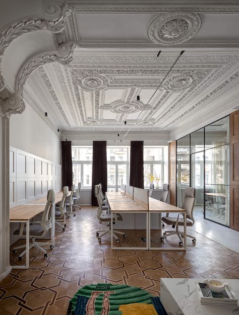 Old Building Renovation Interior, Historic Office Interior, Office In Historic Building, Historic Office Design, Historical Office Interior, Old Buildings Interior, Historic Building Renovation Interior, Classic Office Interior Design, High Ceiling Office