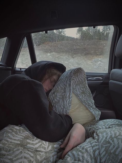 #roadtrip #aesthetic #sleepover #inspo #travel #sleep #teenager Aesthetic Sleepover, Roadtrip Aesthetic, Sleep In Car, Melbourne Trip, East Coast Road Trip, Car Aesthetic, Creature Comforts, Car Travel, Dream Cars