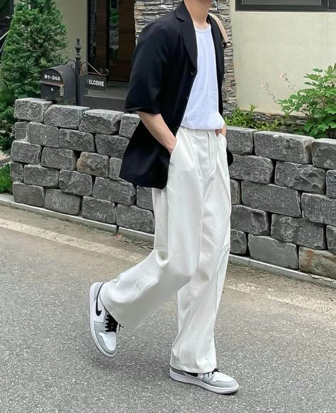 Long Legs Outfit Men, White Pants Outfit Men, White Outfit Men, Korean Menswear, Ootd Boy, Uniqlo Outfit, White Pants Men, White Pants Outfit, Minimalist Fashion Men