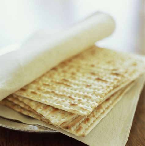 Rustic homemade gluten-free matzoh crackers are tender, crisp and perfect to serve during Rosh Hashanah and of course, during Passover. Unleavened Bread Recipe, Feast Of Unleavened Bread, Hard Bread, Matzo Meal, Passover Recipes, Homemade Gluten Free, Jewish Recipes, Gluten Free Oats, Gluten Free Cooking