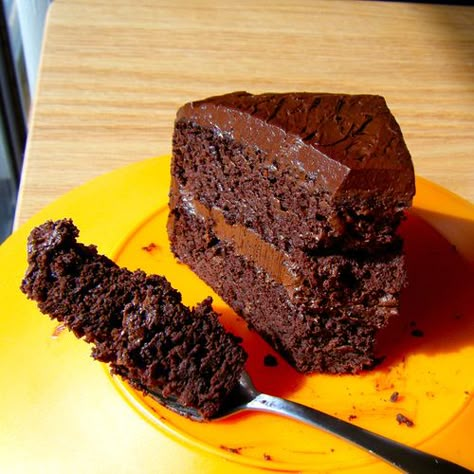 Chocolate cake made without flour, sugar, or dairy. Low carb and gluten-free Black Bean Cakes, Healthy Chocolate Cake, Bean Cakes, Thm Desserts, Flourless Chocolate Cakes, Gluten Free Sweets, Flourless Chocolate, Sugar Free Desserts, Healthy Chocolate