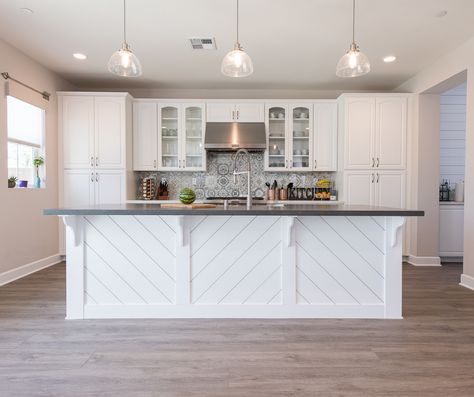 Shiplap Island, Kitchen Island Makeover, Shiplap Kitchen, Urban Wall, Modern Kitchen Island, Kitchen Island Design, Bar Wall, Up House, Kitchen Redo