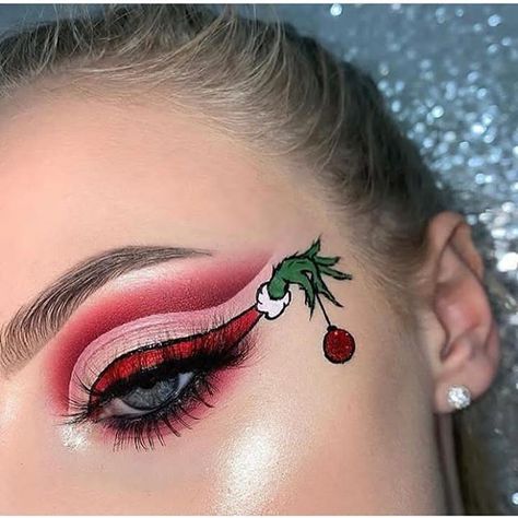 2. The Grinch 💚 The Grinch Eye Makeup, Winter Holiday Makeup, Grinch Christmas Makeup, Christmas Makeup Grinch, Xmas Eye Makeup, Grinch Eyeliner, Xmas Eyeliner, Grinch Eye Makeup, Grinch Makeup Looks