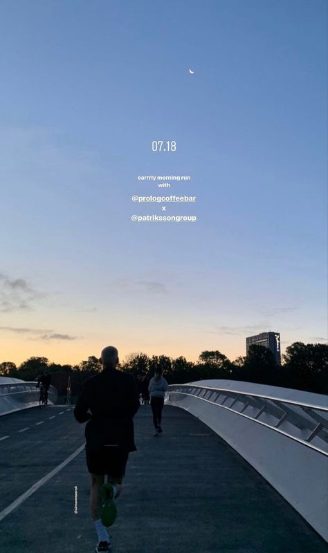 Walking Story Instagram, Walking Instagram Story, Morning Walks Snapchat, Morning Run Instagram Story, Night Jogging, Running Aesthetic, Running Pictures, Running Photography, Workout Pics