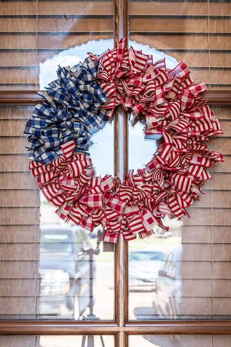 Patriotic Flag Wreath, Patriotic Wreath Diy, Fouth Of July Crafts, Ribbon Wreath Diy, Ribbon Flag, Mesh Ribbon Wreaths, Flag Wreath, 4th July Crafts, Room Makeovers