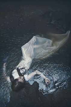 Fresh poison Fresh poison | photo shoot inspo | photo shoot inspiration | creative photo ideas | photo shoot tips photo picture | photography #photo #inspiring #photoshoot Water Shoot, Creation Photo, Between Two Worlds, Mermaid Aesthetic, Water Photography, Dark Photography, Dark Beauty, Story Inspiration, 영감을 주는 캐릭터