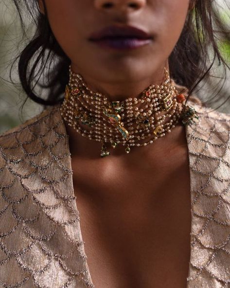 Swapna Mehta at Elan 4th September - 4pm to 7pm 5th September - 11am to 7pm Modern heirloom jewellery for the contemporary Indian woman.… Period Jewelry, India Saree, Jewellery Kundan, Golden Blouse, Jadau Jewellery, Designer Bangles, Rajputi Jewellery, Flower Costume, Best Shots