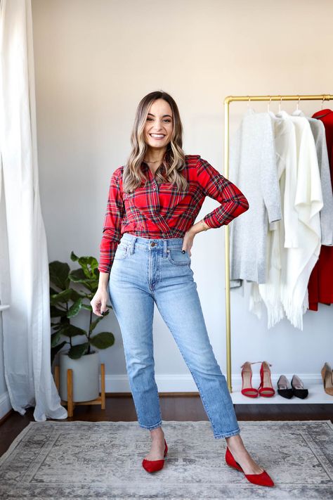 Pumps & Push Ups - A petite style blog by Brooke Christmas Party Outfit Casual Jeans, Christmas Outfit Women Casual, Christmas Outfit Casual, Casual Christmas Party Outfit, Casual Holiday Outfits, Plaid Shirt Outfits, Chique Outfit, Holiday Outfits Christmas, Cute Christmas Outfits