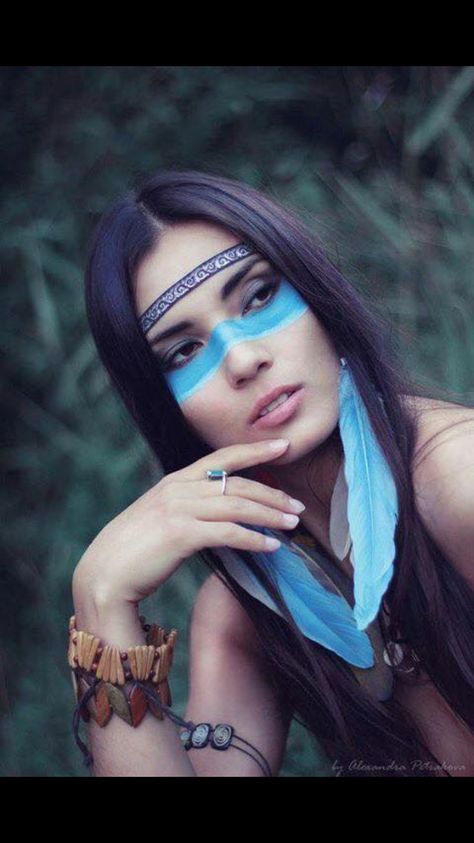 Native American Face Paint, American Indian Girl, Wolves And Women, Look Festival, Indian Makeup, American Beauty, Native American Art, Native American Indians, Beauty Videos