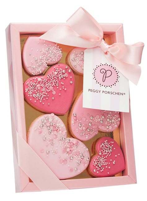 Pink hearts with sprinkles Peggy Porschen Cakes, Valentines Day Sugar Cookies, Valentine Cookies Decorated, Cookies Valentines, Valentine Cookie, Valentine Sugar Cookies, Valentines Baking, Valentines Cookies, Sugar Cookie Ideas