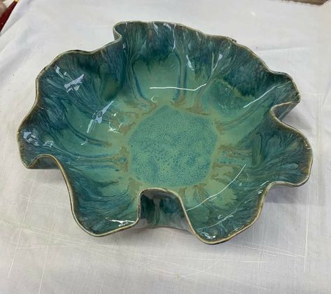 Ocean Themed Pottery, Cool Pottery, Ceramic Nature, Bowl Shapes, Wavy Bowl, Slab Ceramics, Clay Crafts Air Dry, Glaze Ceramics, Pottery Crafts