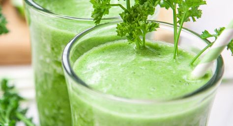 green smoothie recipes Easy Receipts, Liver Detox Drink, Vegetable Juice Recipes, Kale Smoothie Recipes, Bullet Recipes, Blendtec Recipes, Detoxifying Food, Smoothie Green, Haylie Pomroy