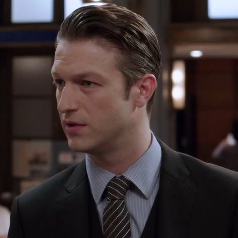 Dominic Carisi Svu, Summertime Hairstyles, Dominick Carisi, Carisi Svu, Peter Scanavino, Sonny Carisi, Special Victims Unit, Law And Order Svu, Italian Men