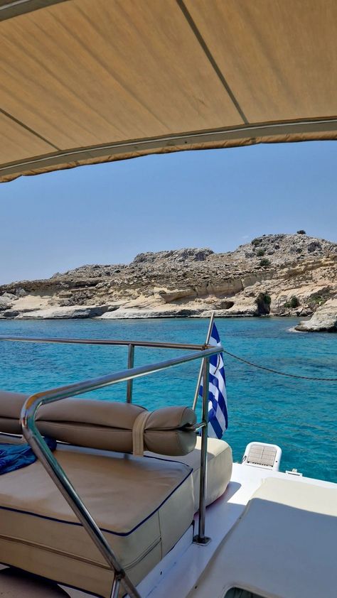 Luxury Yachts Aesthetic Mykonos Boat Trip, Athens Beach, Luxury Greece, Yacht Aesthetic, Aesthetic Sea, Travel Pictures Poses, Greece Vacation, Yacht Life, Bigger Boat