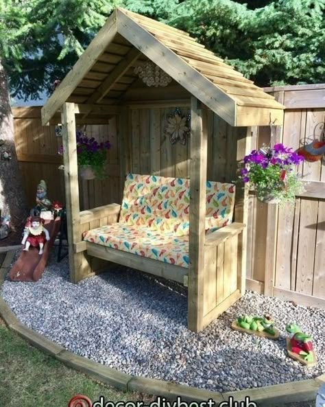 Outdoor Diy Bench Seating, Covered Bench Outdoor, Small Garden Shelter, Garden Bench Diy, Backyard Seating Area, Wooden Garden Benches, Garden Nook, Backyard Seating, Covered Garden