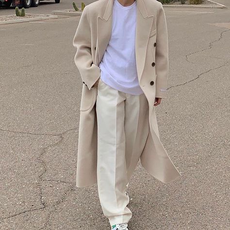 The Frankie Shop (@thefrankieshop) • Instagram photos and videos Double Breasted Overcoat, The Frankie Shop, Frankie Shop, Oversized Coat, Oversized Blazer, Oversized Silhouette, Limited Stock, Shirt Jacket, Latest Fashion Trends