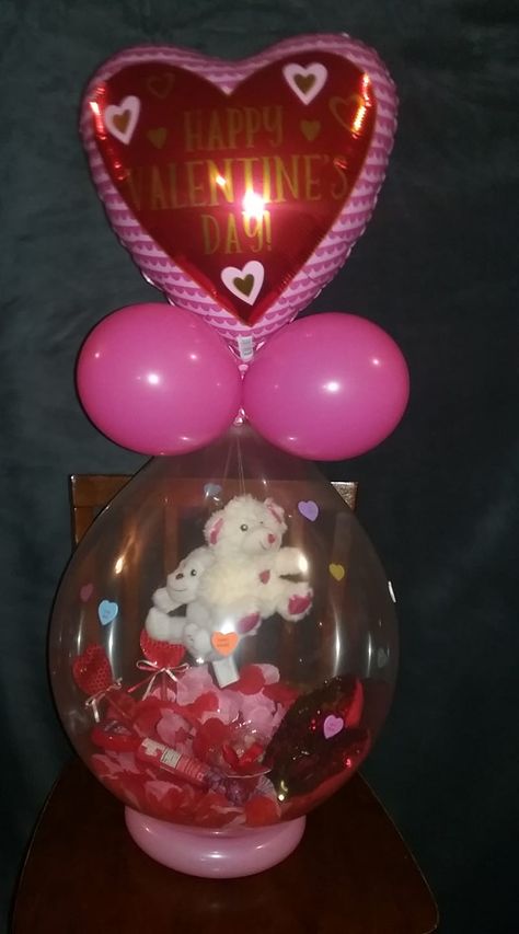 Clear Balloon Ideas Valentines, Valentine Stuffed Balloons, Stuffed Balloons Valentines, Valentines Balloons Bouquet, Valentines Balloons, Clear Balloons, Diy Balloon Decorations, Love Balloon, Balloon Gift