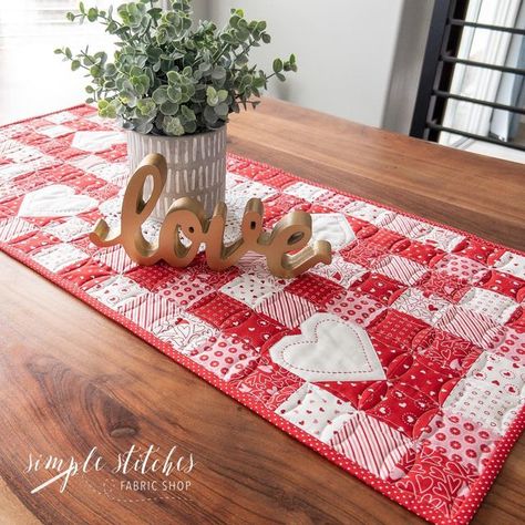 Myra & Janette on Instagram: "Our next NEW Valentine kit is the For The Love Table Runner. A simple, classic patchwork piece with a few delicate hearts to lighten it up. With the clean white hearts and simple big stitch quilting, it really makes those hearts look curvy and round and really stand out. This piece will for sure be on my kitchen table this season♥️♥️♥️ Click image to shop or link in the profile 💕 Happy Quilting! ~Myra & Janette ✂️✂️✂️ #simplestitchesfabricshop #quiltkit #fatqua Valentines Runner, Big Stitch Quilting, Fun Table Runner, Valentine Table Runner, Flower Quilt Patterns, Table Topper Patterns, Table Runner Diy, Heart Quilt Pattern, Quilted Table Runners Patterns