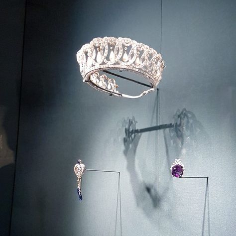 A History Bite on the Grand Duchess Vladimir Tiara, one of Queen Elizabeth II's favourite tiaras that was included in Russia: Royalty and the Romanovs! Vladimir Tiara, Grand Duchess Vladimir, Diy Tiara, The Romanovs, Queens Tiaras, Royal Crown Jewels, Elizabeth Jewelry, Royal Collection Trust, Museum Fashion