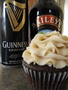 Baileys Frosting, Irish Cream Cupcakes, Baileys Cupcakes, Cream Cupcakes, Festive Desserts, Baileys Irish, Baileys Irish Cream, Irish Recipes, Baking Cupcakes