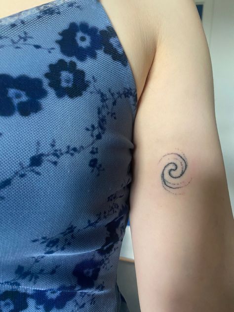 Cyclone Tattoo, Spiral Tattoo, Aesthetic Tattoo Ideas, Henne Tattoo, Spiral Tattoos, Unique Tattoo Ideas, 20 Aesthetic, Funky Tattoos, Bold Artwork