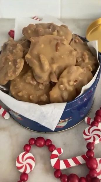 Gifts For Holidays, Pecan Praline Cookies Recipe, Homemade Pralines Pecans, Easy Pecan Pralines, Creamy Pecan Pralines, Easy Pecan Praline Recipe, Easy Pralines Recipe, Praline Pecans Recipe Easy, Food For A Crowd Dinner