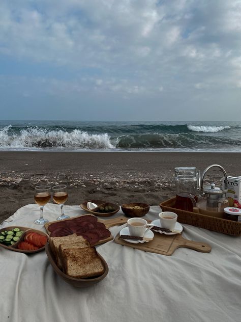 #sea #beach #breakfast Beach Breakfast, Dream Dates, Dream Relationship, Early Bird, Sea Beach, Iftar, Abaya Fashion, Dates, Honey