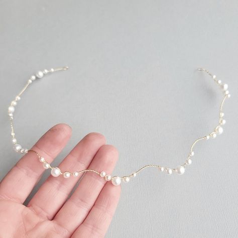 Simple Pearl Headband, Pearl Hair Pieces For Wedding, Pearl Wedding Hair Pieces, Head Pieces Wedding, Silver Pearl Bridal Accessories, Pearl Prom Hair, Pearl Hair Wedding, Delicate Tiara, Bridal Pearl Headband