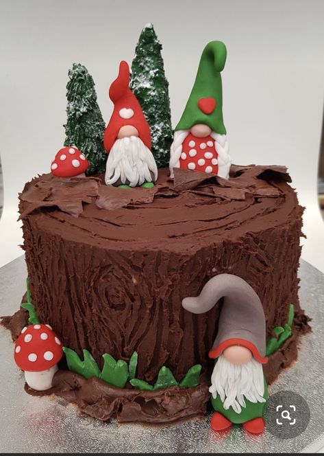 Gonk Cake Ideas, Gnome Christmas Cake, Gonk Christmas Cake, Gnome Cake Ideas, Gonk Cake, Gnome Desserts, Gnomes Cake, Gnome Birthday Cake, Gnome Cakes