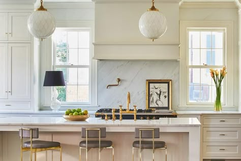 Cream kitchen features cream cabinets paired with white marble countertops and backsplash. Trendy Kitchen Colors, Gray Counter, Cream Kitchen, Classic Kitchen, White Marble Countertops, Transitional Kitchen, Traditional Kitchen, Photos Ideas, White Cabinets