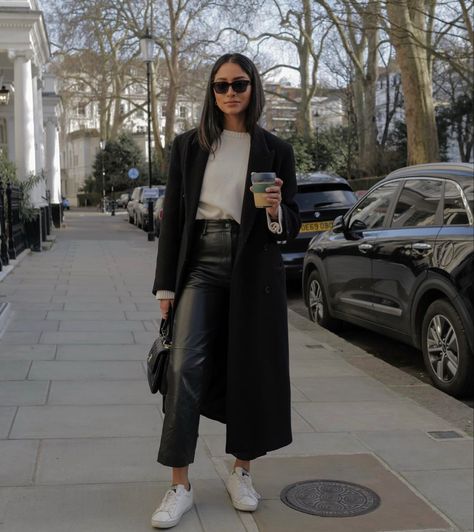 How To Style Leather Pants, Leather Trousers Outfit, Best White Sneakers, White Sneakers Outfit, Classy Business Outfits, Look Adidas, Look Office, Winter Fashion Outfits Casual, Stylish Work Attire