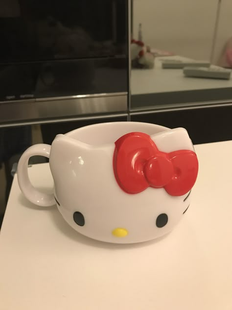 Kitty Aesthetic, Hello Kitty Aesthetic, Hello Kit, Pretty Mugs, Hello Kitty My Melody, Hello Kitty Items, Cute Kitchen, Hello Kitty Collection, Birthday Wishlist