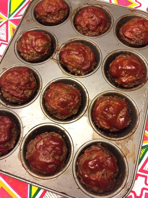 How To Make Meatloaf In A Muffin Tin Muffin Pan Meatloaf, Meatloaf Muffins Recipe, Mini Meatloaf Muffins, Mini Meatloaf Recipes, Resep Makanan Beku, Meatloaf Cupcakes, Tartiflette Recipe, Dinner Noodles, Mini Meatloaves