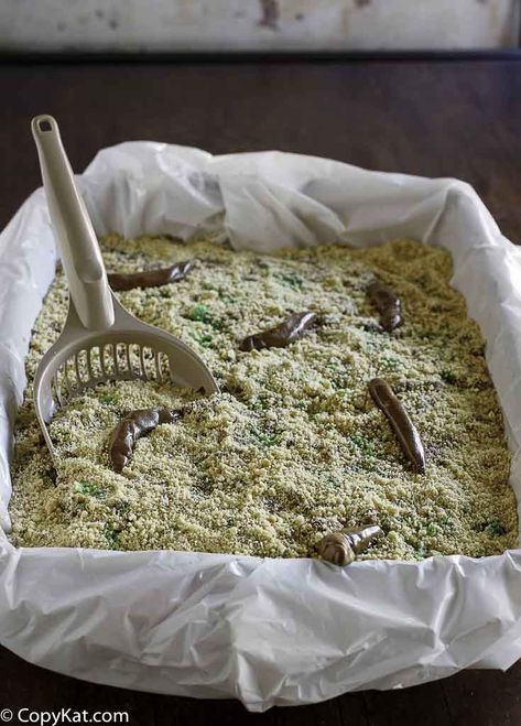 You can recreate a cake that looks just like a kitty litter box. Cat Litter Cake, Litter Box Cake, Cat Bday, Kitty Litter Cake, Halloween Mad, Trash Bash, Trash Party, German Chocolate Cake Mix, Whiskey Cake