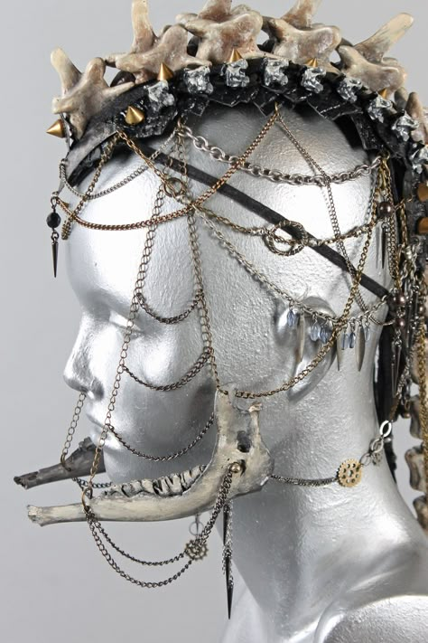 td {border: 1px solid #ccc;}br {mso-data-placement:same-cell;} This is a one of a kind piece of wearable art made for the Five and Diamond Eighth Annual Headgear Art Show and shown on June 12, 2020. Corviid's aesthetic has always incorporated some sense of the apocalyptic, so this year's show felt like a good time to embrace it more than ever. The original meaning of apocalypse is not just an ending but an unveiling of truth, and this global crisis is indeed showing us the truth of how broken ou Worbla Headpiece, Bone Headpiece, Fantasy Headdress, Felted Accessories, Fake Clothes, Unusual Accessories, Accessory Inspo, Wearable Art Jewelry, Bone Art