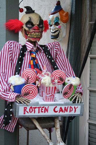 rotten candy vendor Scary Clown Decorations Diy, Rotten Candy Halloween, Scary Clown Decorations, Scary Halloween Party Decorations, Rotten Candy, Carnevil Halloween, Halloween Carnevil, Clowns Halloween, Clowns Halloween Decorations