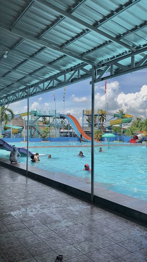 Fake Swimming Pool Snap, Foto Kolam Renang Aesthetic, Wet N Joy Water Park Snap, Water Park Snap, Aquapark Fake Story, Swimming Pool Snap, Water Park Background, Water Park Aesthetic, Swimming Pool Aesthetic