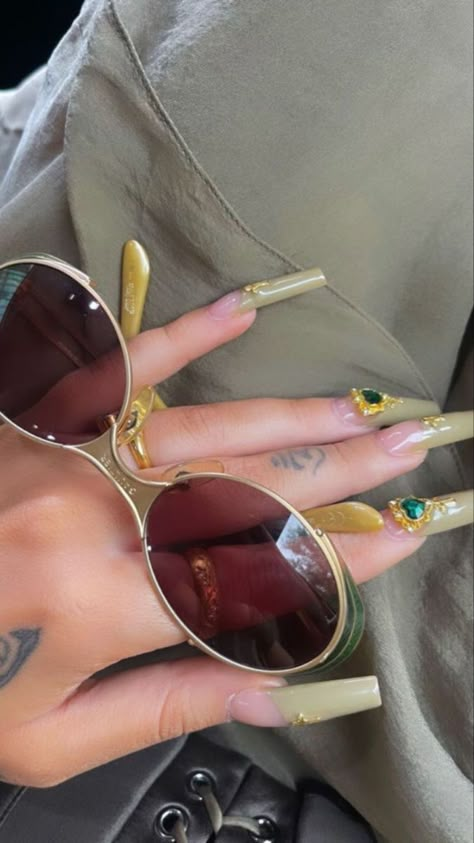 777 Kali Uchis Nails, Gem Nail Designs, Boho Nails, Nails Classy, Nails Pretty, Nails Fun, Classy Acrylic Nails, Kali Uchis, Acrylic Nails Coffin Pink